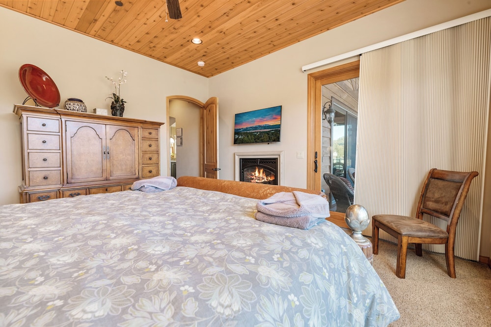 Boulder Cove Lakefront Estate