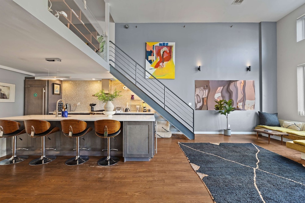 Dekalb by Rove Travel Duplex Loft w Terrace