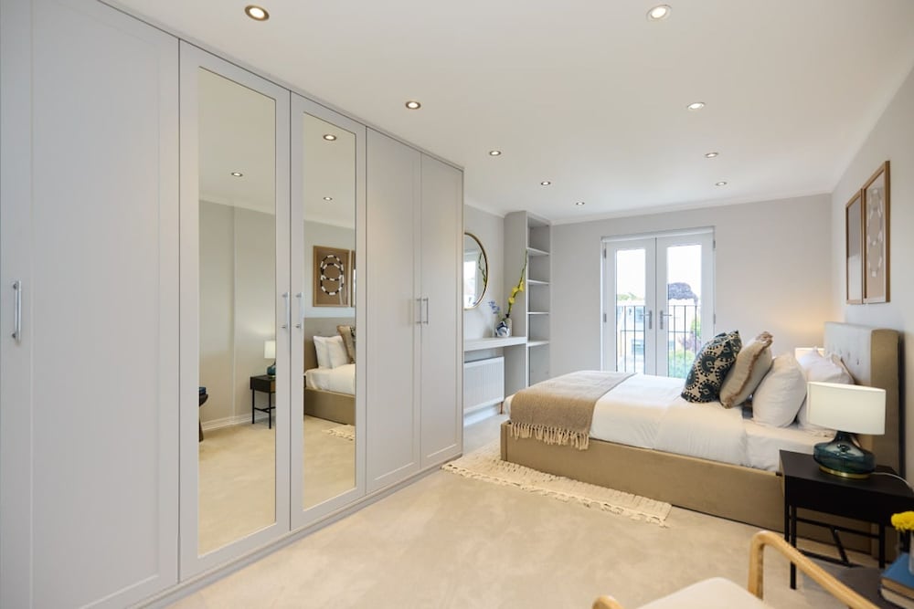 The Roehampton Place - Elegant 5bdr House With Garden Parking