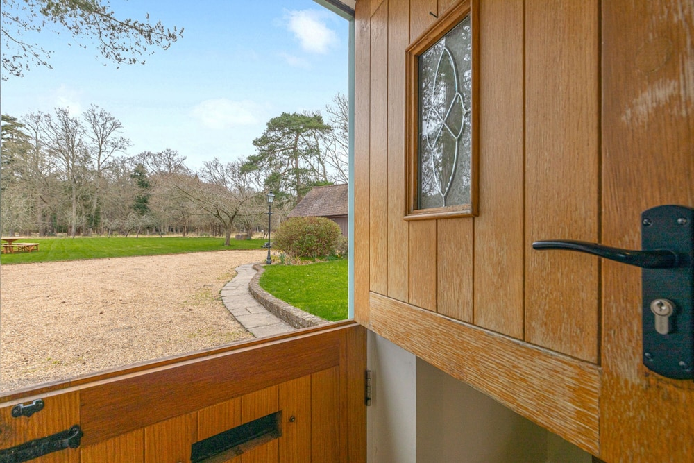 Benhams Country Cottage - From 250 Per Night
