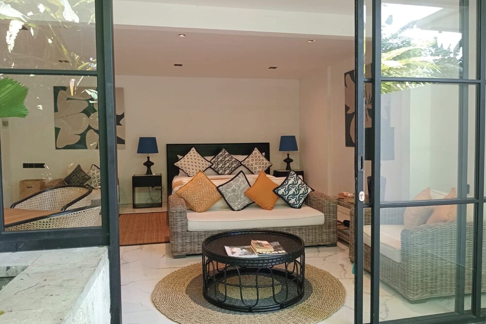Martini Suites & Villa