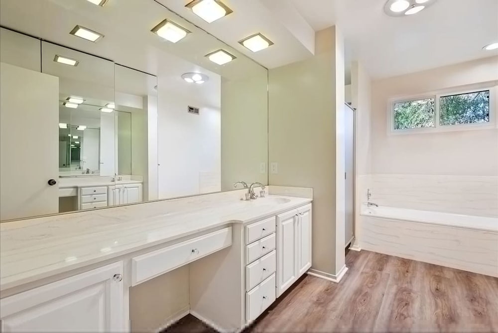 Pacific Dreams at Woodland Hills Distinguished 8 Br 6 5 BA Residence With Pool and Spa Sleeps 16