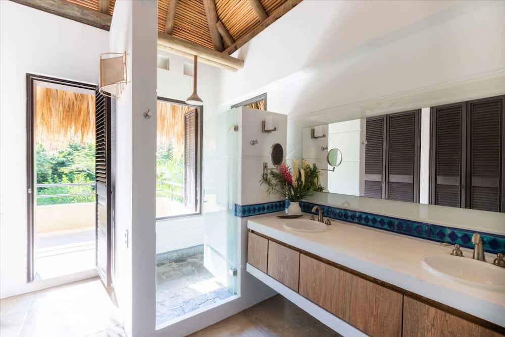 w Lovely 4BR Villa at Mesa de Yeguas