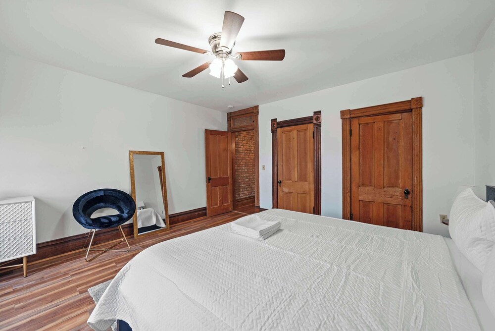 Vino & Vibes Villa Sleeps 6!