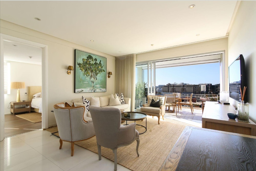 Canal View Two Bedroom Luxury Apartment - 510