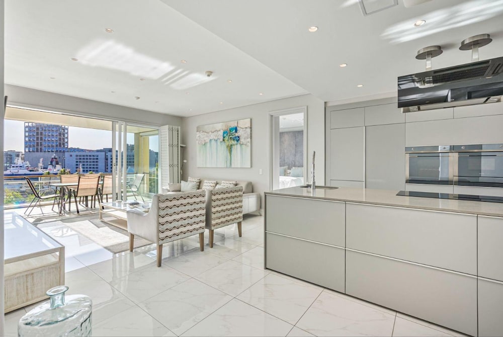Waterfront Deluxe One Bedroom Apartment - 412