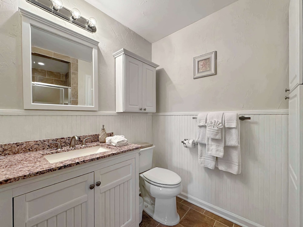 Coastal Retreat - Stay for 6!