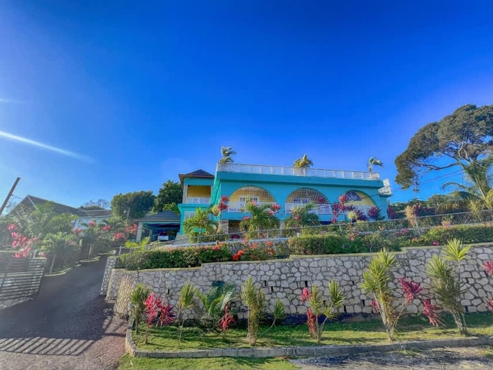 Villa Isabella Discovery Bay