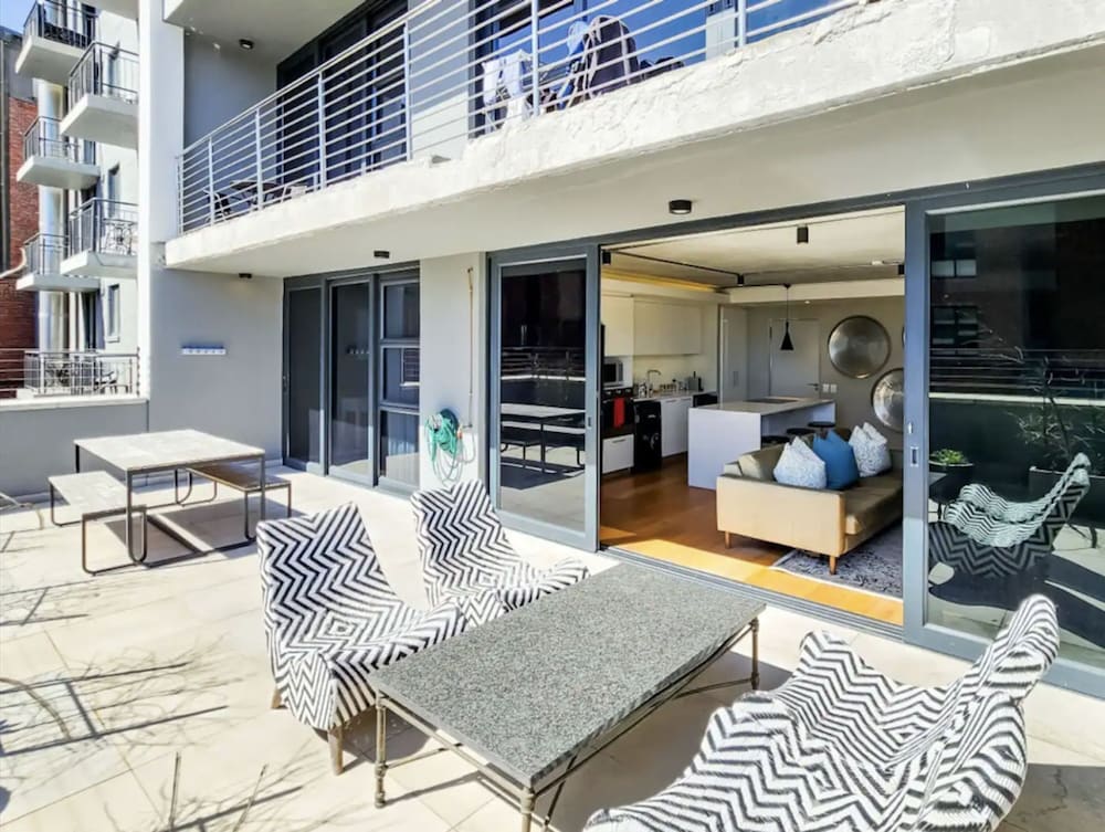 Two Bedroom Green Point Rooftop Pool BBQ