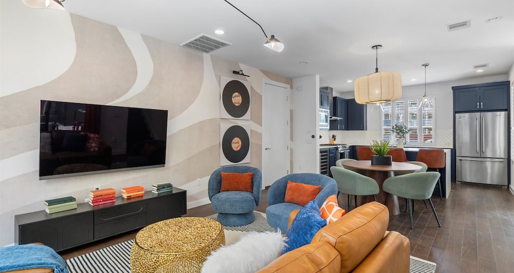 Spacious 5BR Austin Home With Backyard Fire Pit