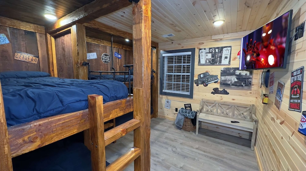 Luxury Poolside Cabin in Sevierville