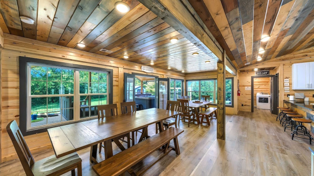 Luxury Poolside Cabin in Sevierville