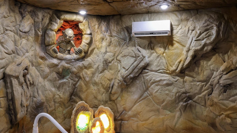 Gandalf s Getaway Indoor Pool Theater Arcade Firepit Book Now