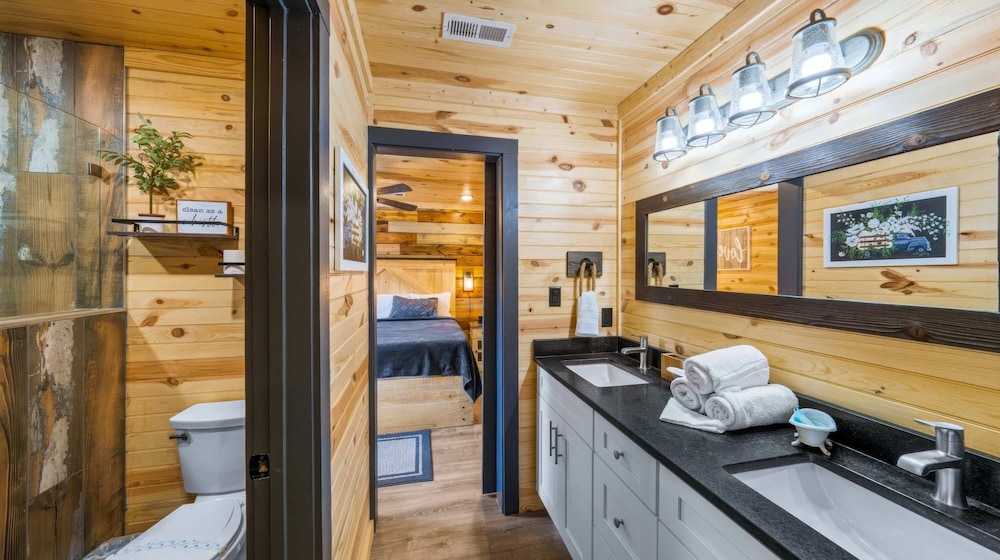 Luxury Poolside Cabin in Sevierville