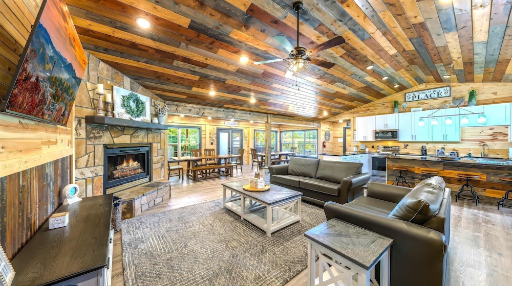 Luxury Poolside Cabin in Sevierville