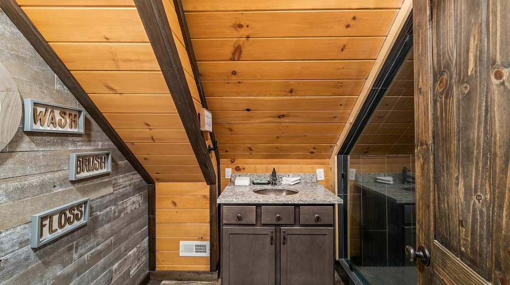 Luxury Cabin With Mountain Views Pigeon Forge