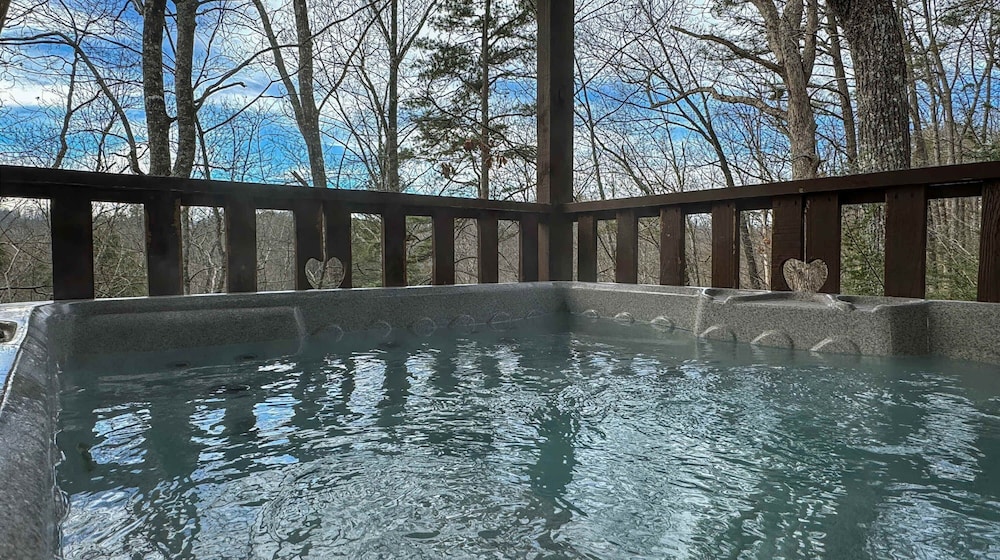 Enchanted Romance Mountain Views Heart Shaped Tub Hot Tub Private