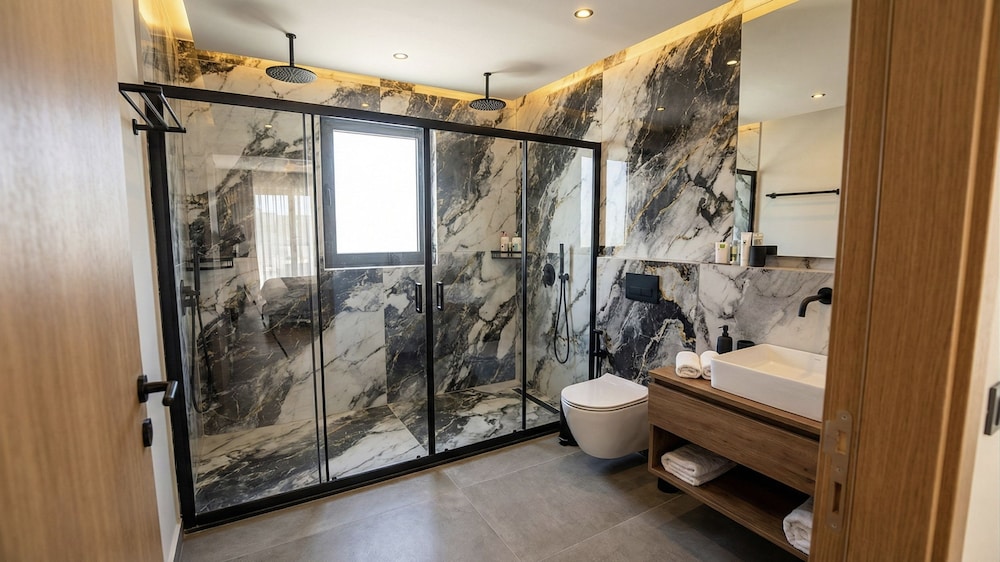 Villa Luxury Heaven - With Heated Pool