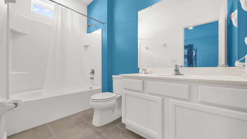 Upstay Spacious Villa w Pool Hot Tub Game Room