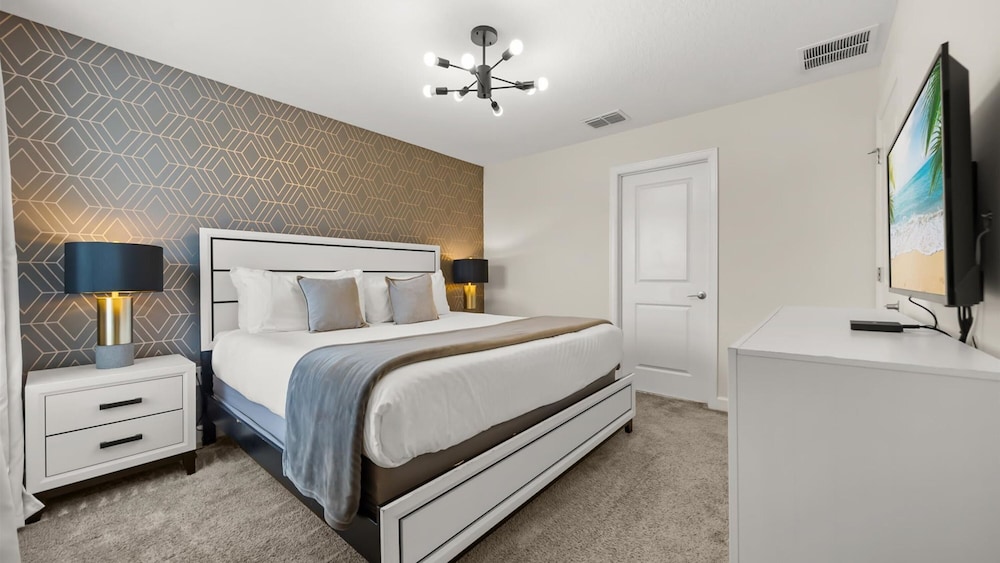Upstay Championsgate 9BR Villa With Pool Cinema
