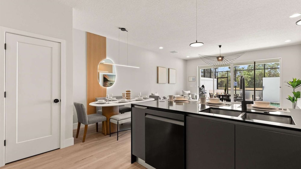 Upstay-luxury 3BR Home w Private Pool Games Room