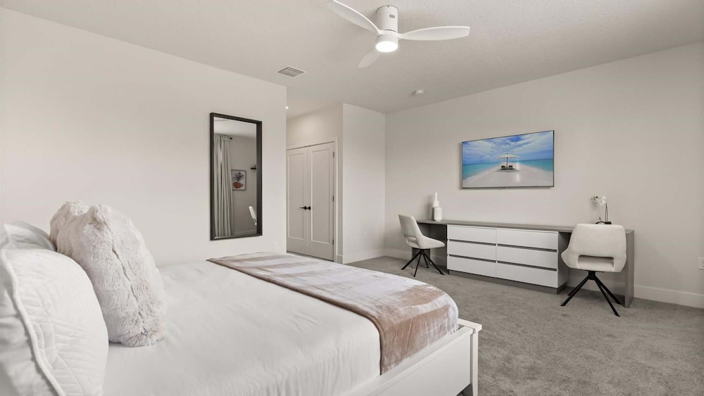 Upstay-luxury 3BR Home w Private Pool Games Room