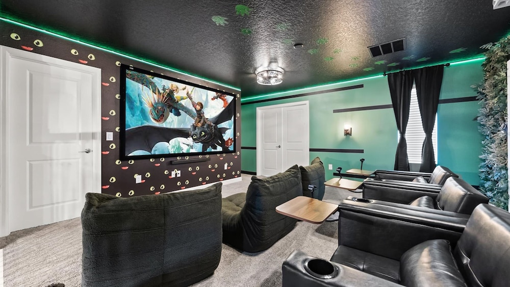 Upstay Championsgate 9BR Villa With Pool Cinema