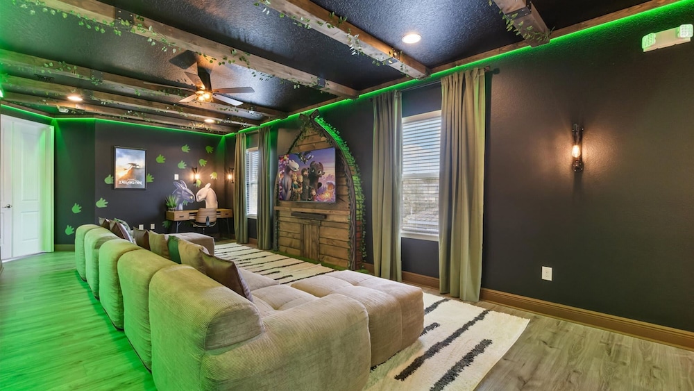 Upstay Spacious 5BR Villa Private Pool and Hot Tub