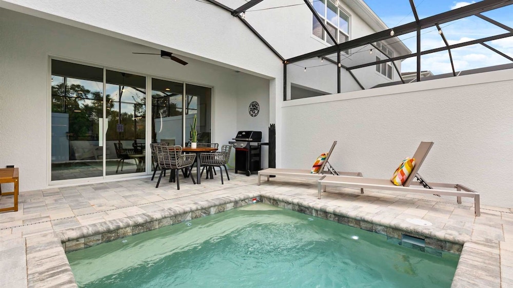 Upstay-luxury 3BR Home w Private Pool Games Room