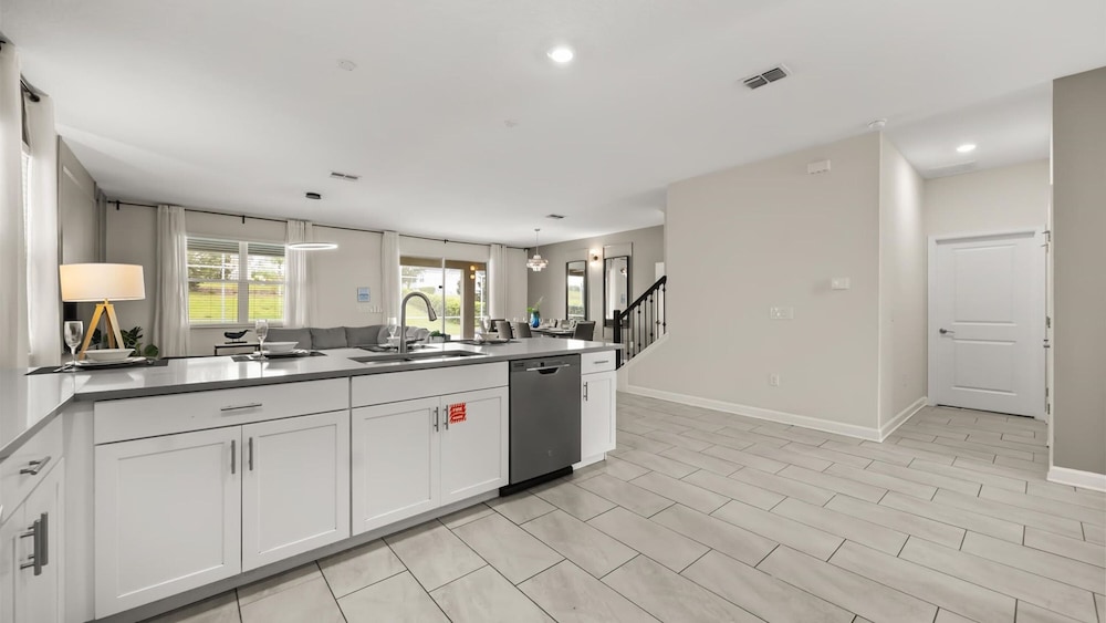 Upstay Championsgate 9BR Villa With Pool Cinema