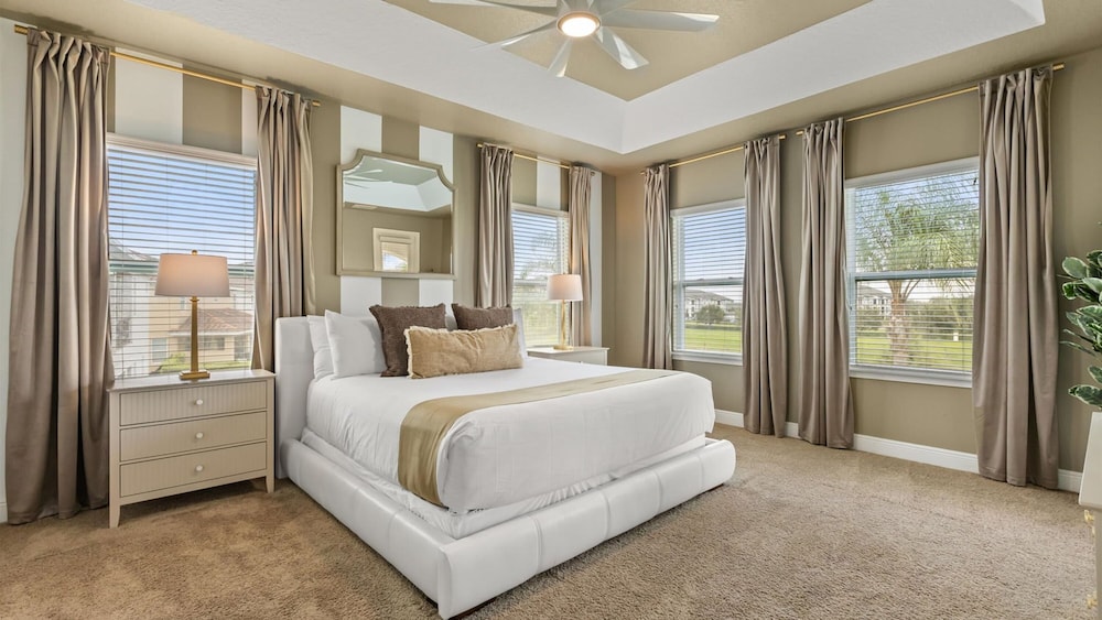 Upstay Spacious 5BR Villa Private Pool and Hot Tub