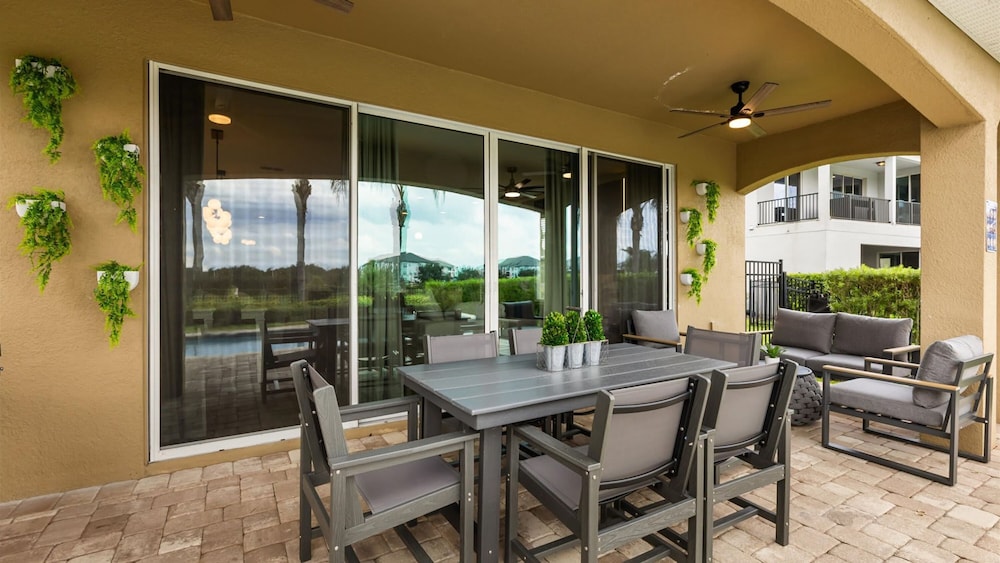 Upstay Spacious 5BR Villa Private Pool and Hot Tub