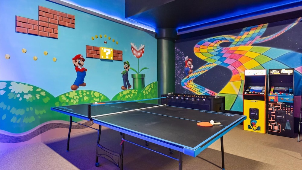 Lakeside Villa With Pool BBQ Cinema Games Room