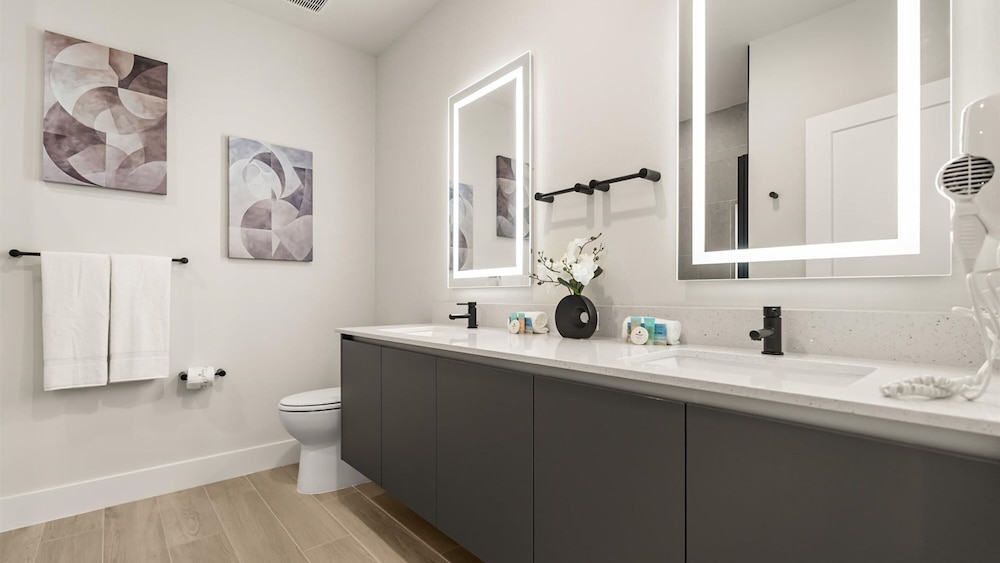 Contemporary 4BR Townhome With Pool Themed Rooms