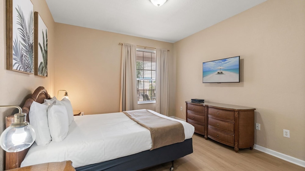 Upstay Spacious 3BR Home w Patio Vista Cay Resort