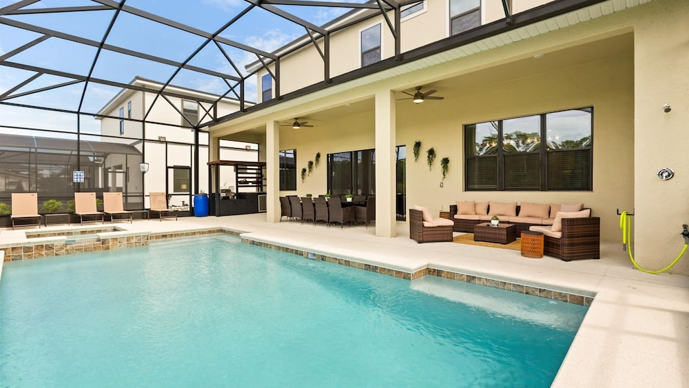 Lakeside Villa With Pool BBQ Cinema Games Room