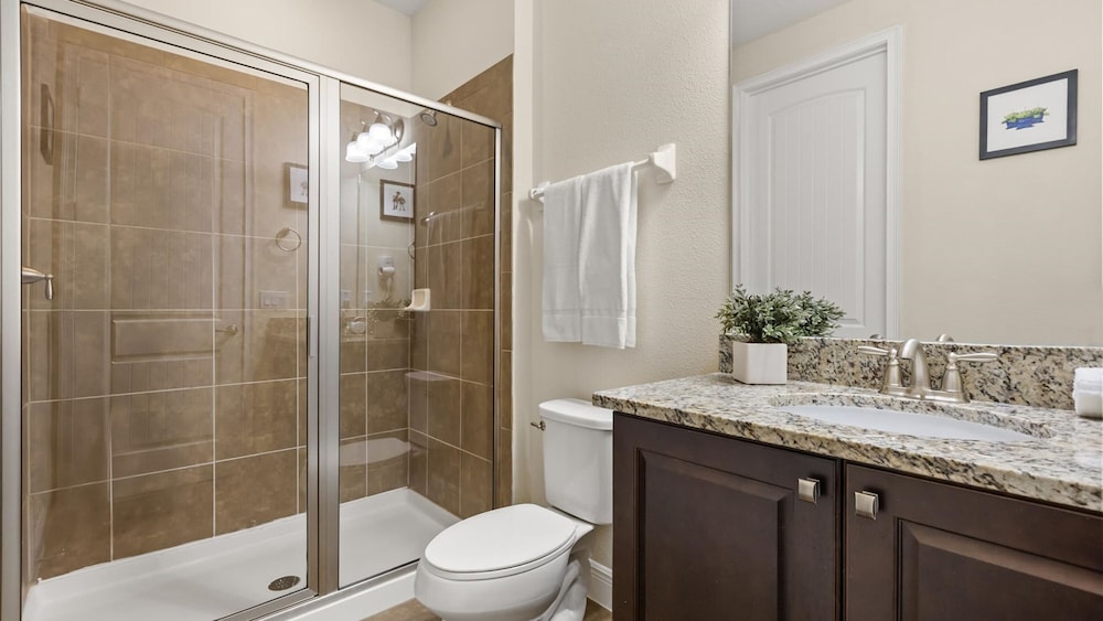 Upstay Spacious 5BR Villa Private Pool and Hot Tub