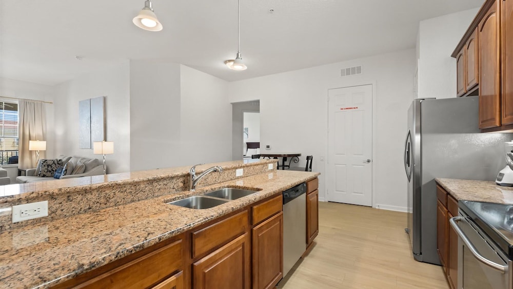 Upstay Newly Renovated Condo Near Epic Universe