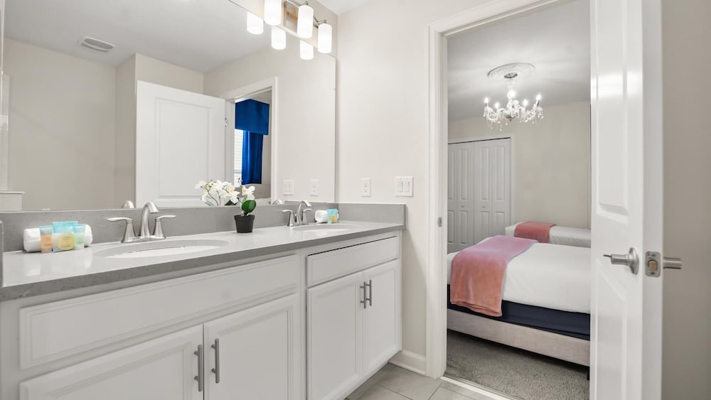Upstay Championsgate 9BR Villa With Pool Cinema