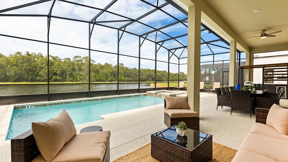 Lakeside Villa With Pool BBQ Cinema Games Room
