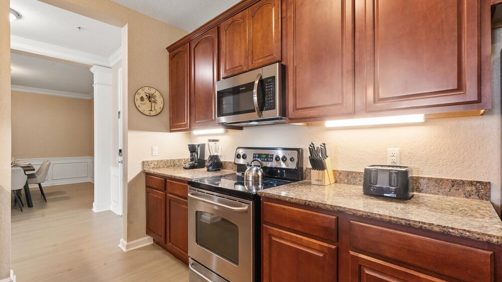 Upstay Spacious 3BR Home w Patio Vista Cay Resort