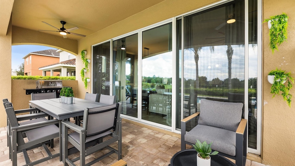 Upstay Spacious 5BR Villa Private Pool and Hot Tub