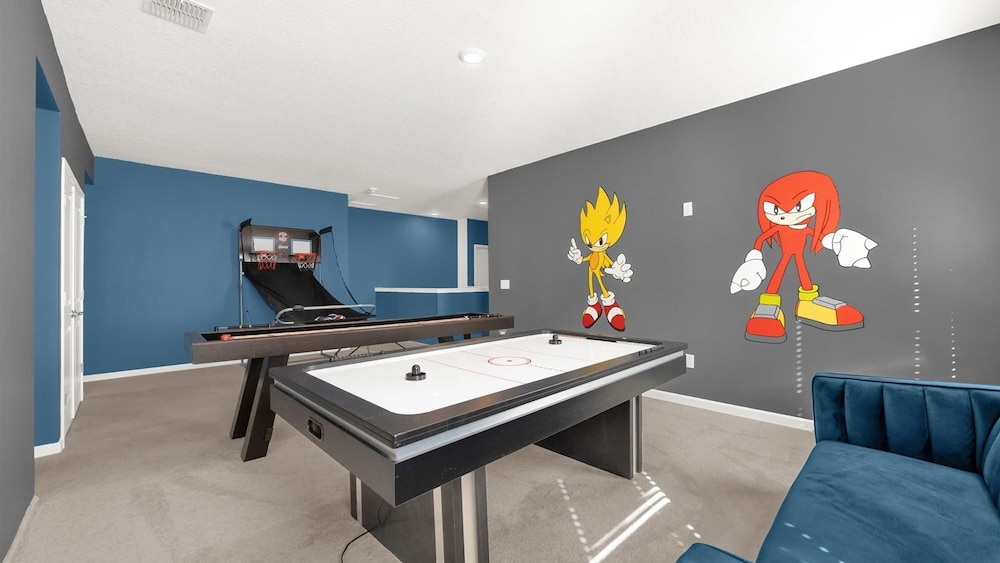 Upstay Spacious Villa w Pool Hot Tub Game Room