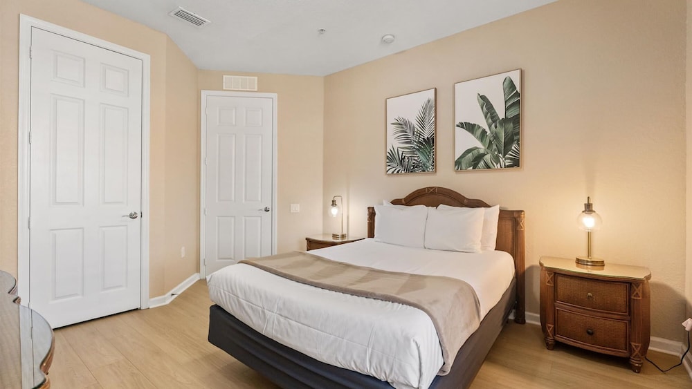 Upstay Spacious 3BR Home w Patio Vista Cay Resort