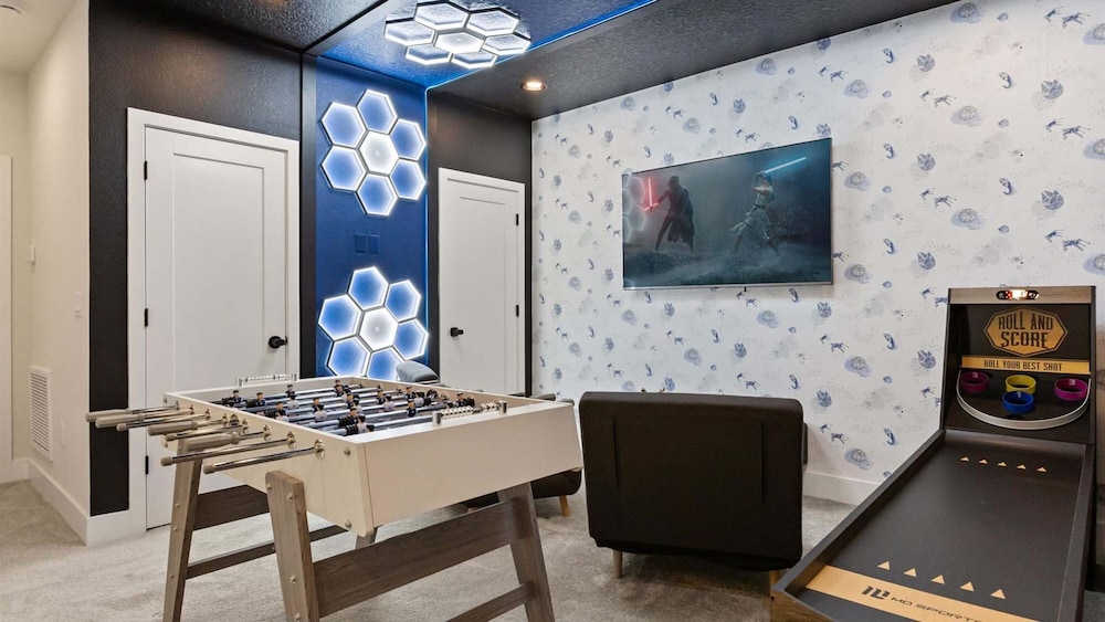 Upstay-luxury 3BR Home w Private Pool Games Room