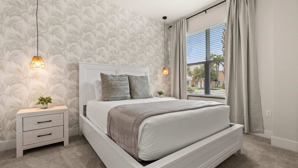 Upstay-luxury 3BR Home w Private Pool Games Room