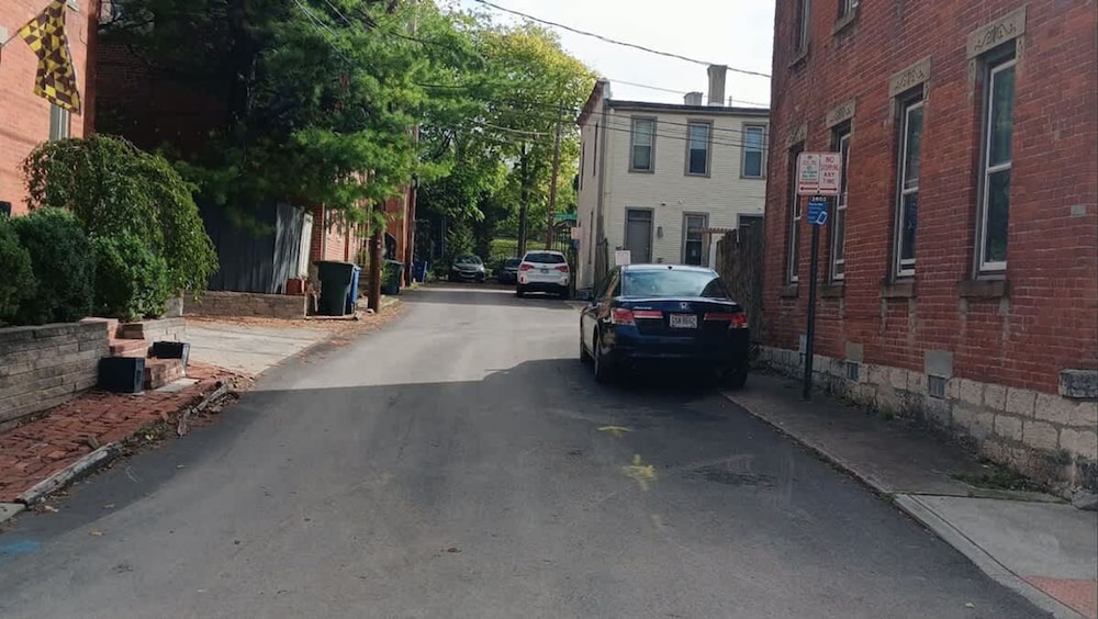Short North Convention King Bed Parking Free