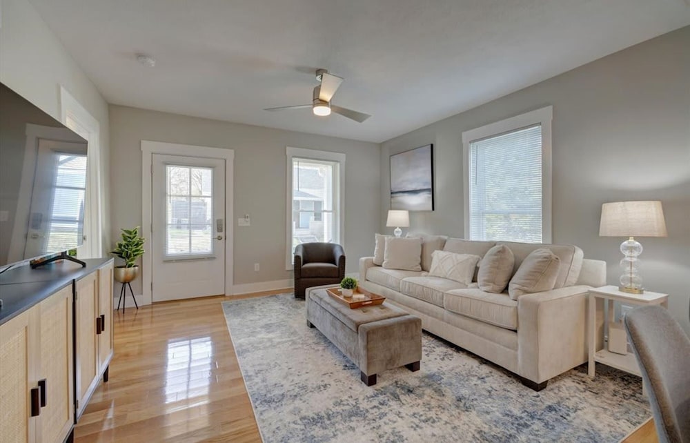 Fall Festivities - 4BR Home by IU Stadium Bloomington Bliss view 4