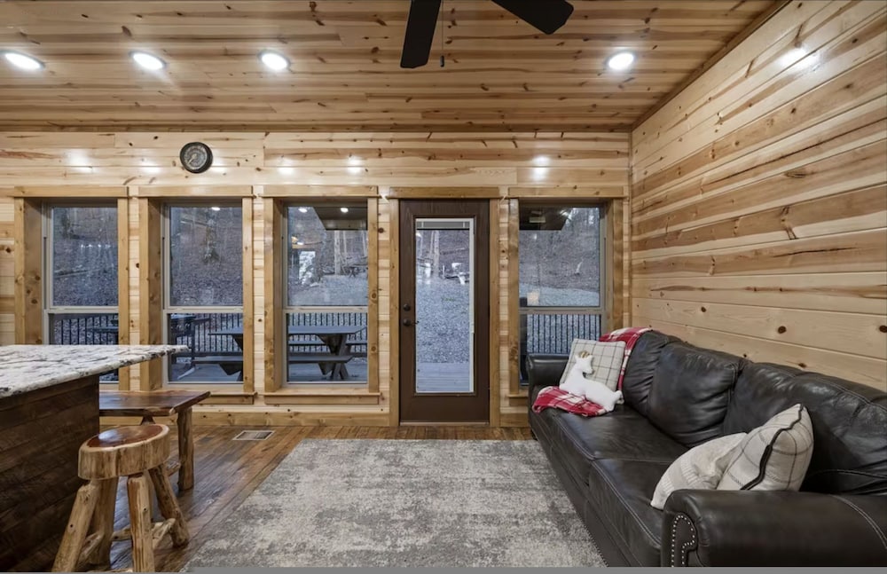 Three Bears Hideout Luxury Mountain Cabin Getaway for Families Groups