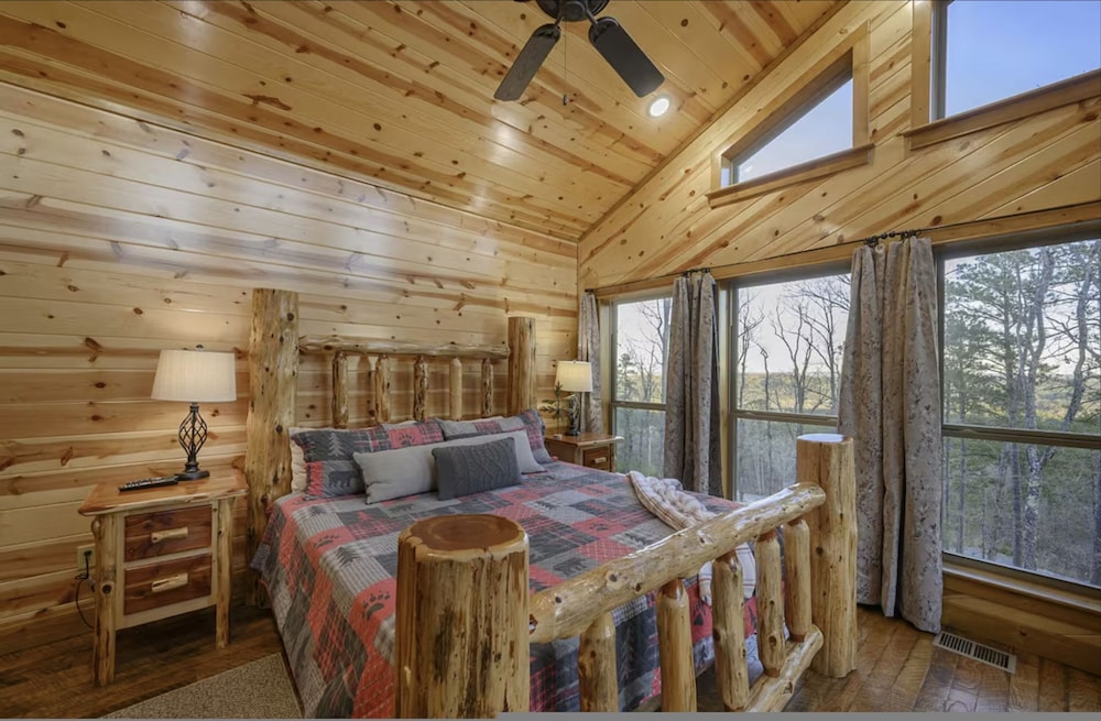 Three Bears Hideout Luxury Mountain Cabin Getaway for Families Groups
